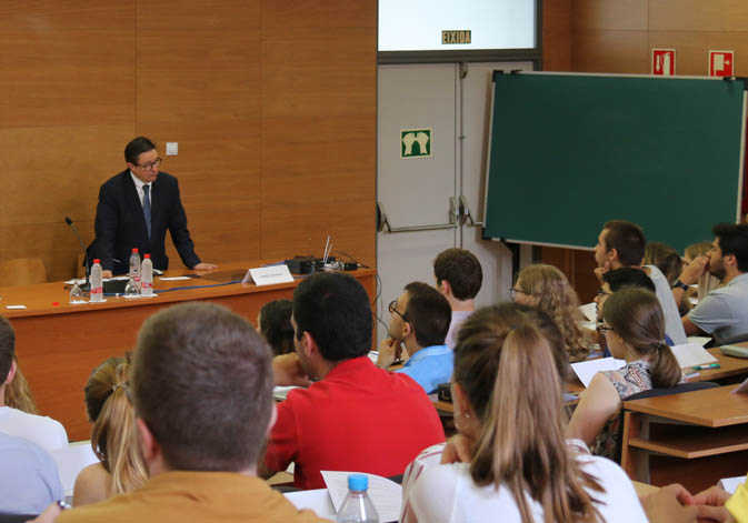 Curs Internacional Medicina Oncològica que organitza la Societat Europea d’Oncologia ESMO fins dimarts que ve en la Facultat de Medicina de la Universitat de València. Foto: Incliva.